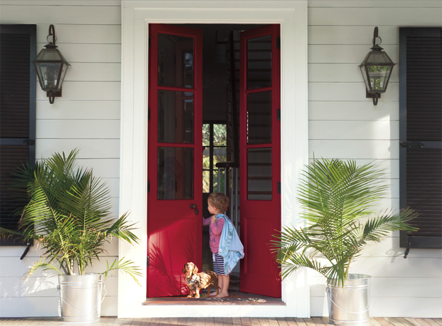 7-Inspirasi-Warna-Cat-Pintu-Rumah-Tercantik-yang-Bisa-Ditiru-merah