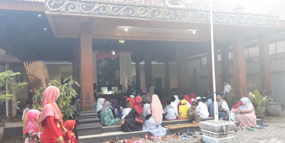 Jawara Corporation Menyantuni Anak Yatim dan Piatu di Balai Desa Ngijo