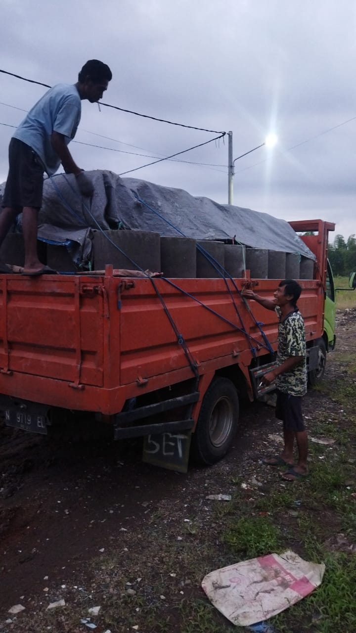 Loading Material Gorong Gorong di Jawara Land