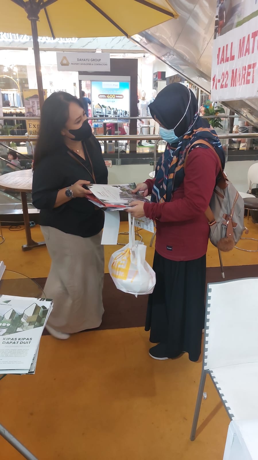 Kunjungan User Ke Stand Pameran Jawara. Photo by jaya