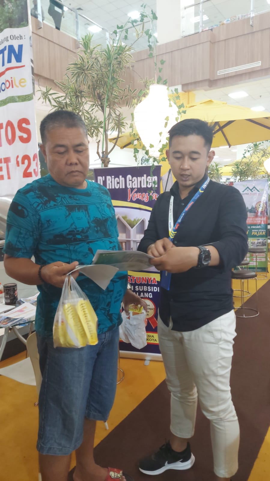 Kunjungan User Ke Stand Pameran Jawara. Photo by wiwin