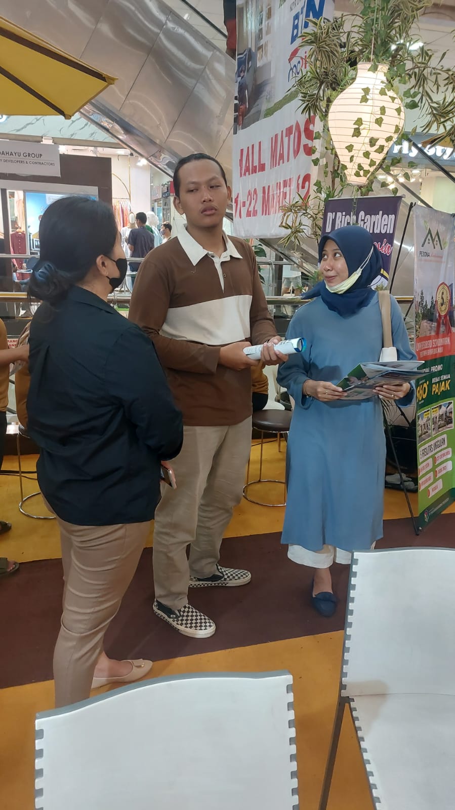 Kunjungan User Ke Stand Pameran Jawara. Photo by jaya