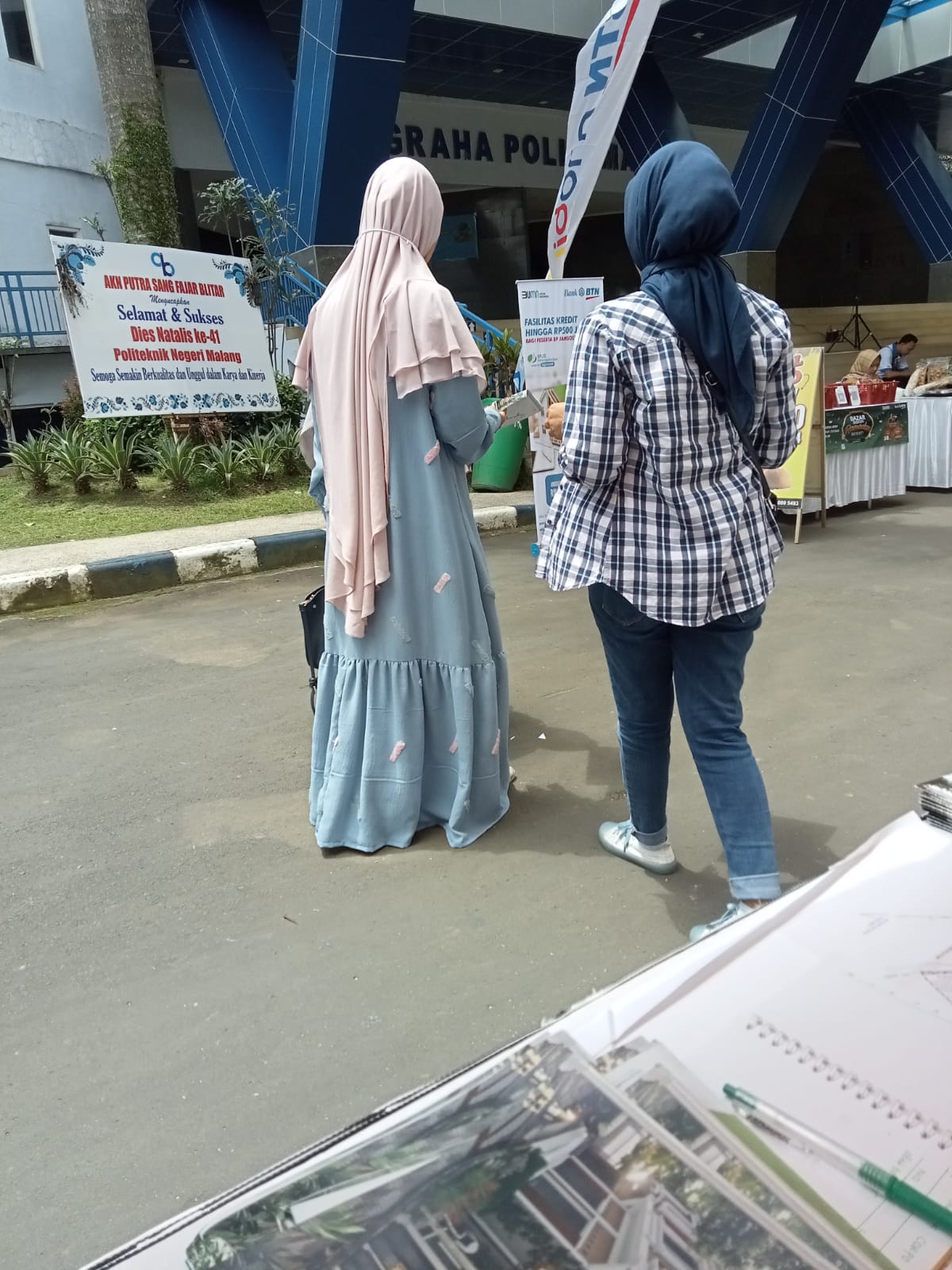 Kunjungan User Ke Stand Polinema. Photo by yanti