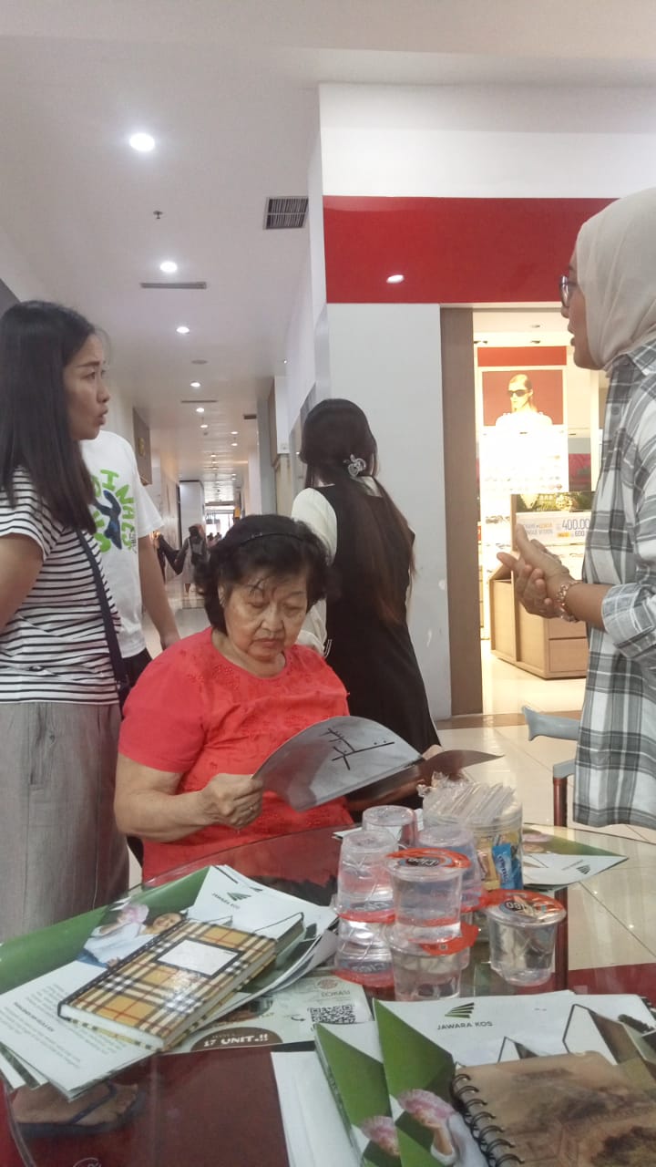 Kunjungan User Ke Stand Pameran Jawara Di MOG. Photo by inuk