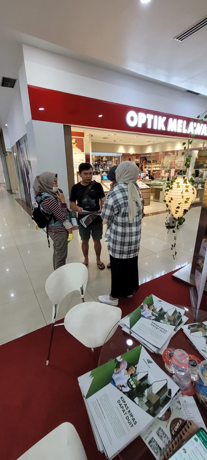 Kunjungan User Ke Stand Pameran Jawara Di MOG . Photo by hakim