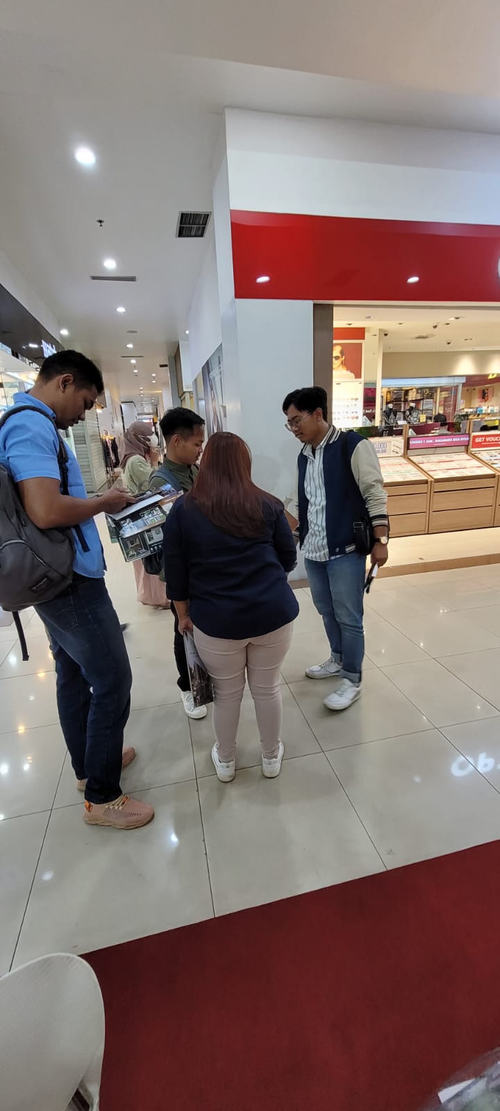 Kunjungan User Ke Stand Pameran Jawara Di MOG. Photo by hakim