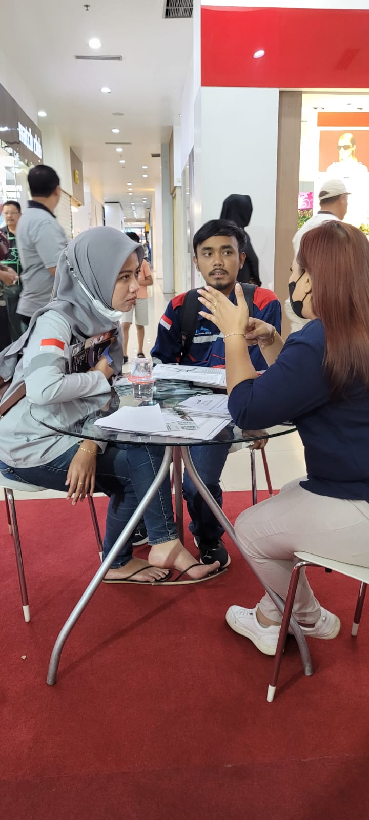 Kunjungan User Ke Stand Pameran Jawara Di MOG. Photo by hakim