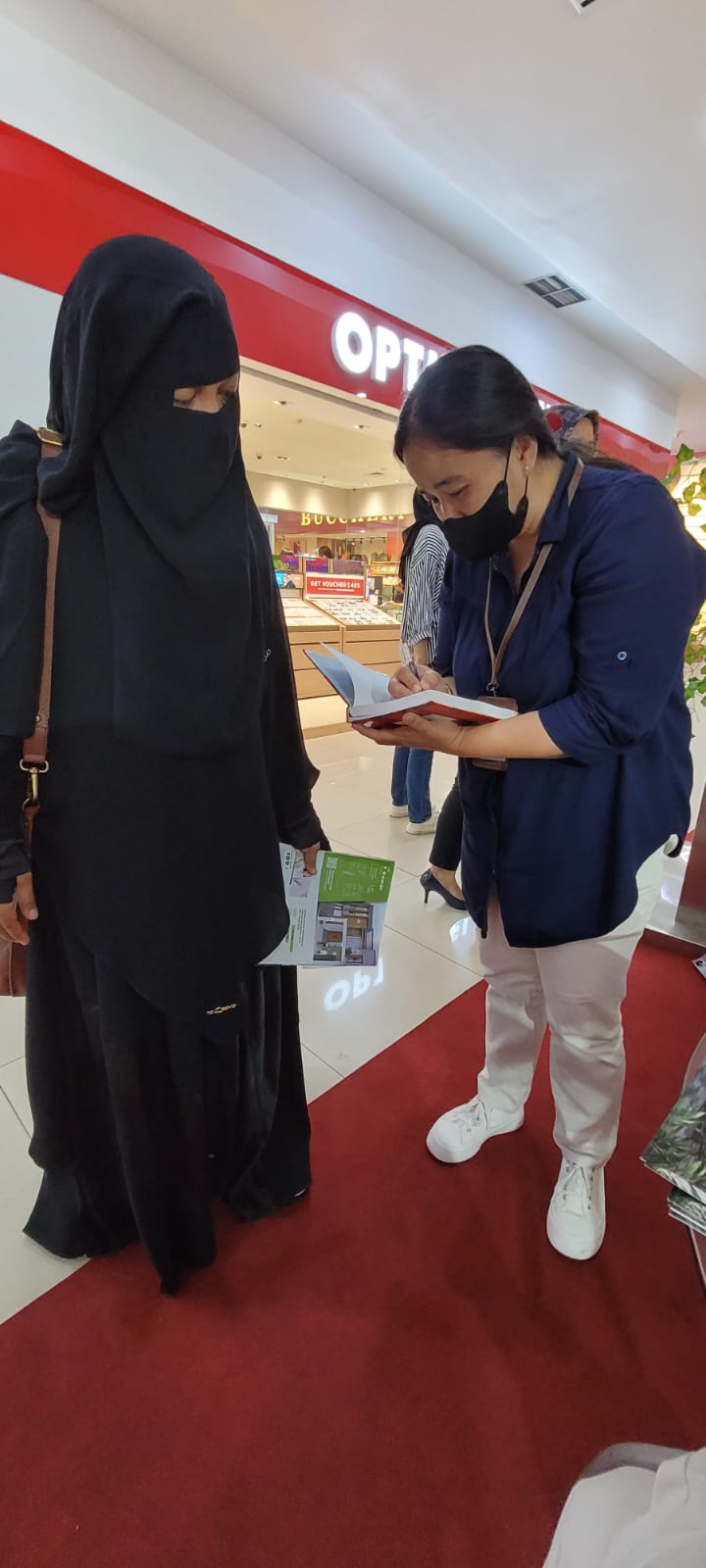 Kunjungan User Ke Stand Pameran Jawara Di MOG . Photo by hakim