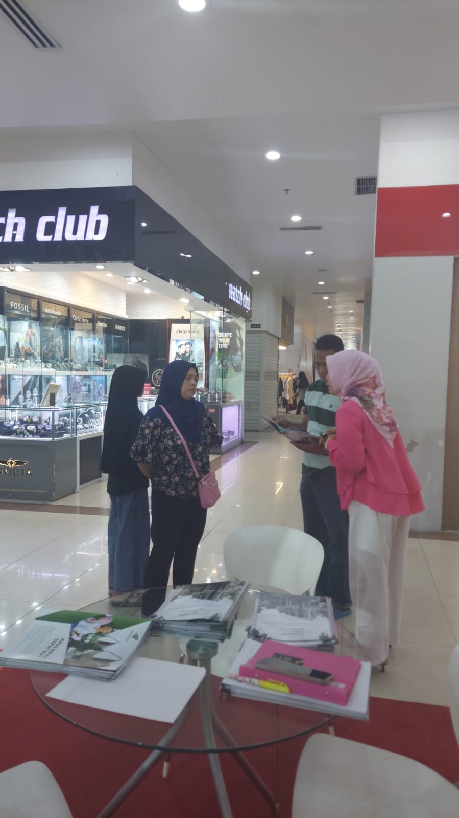 Kunjungan User Ke Stand Pameran Jawara Di MOG. Photo by wiwin