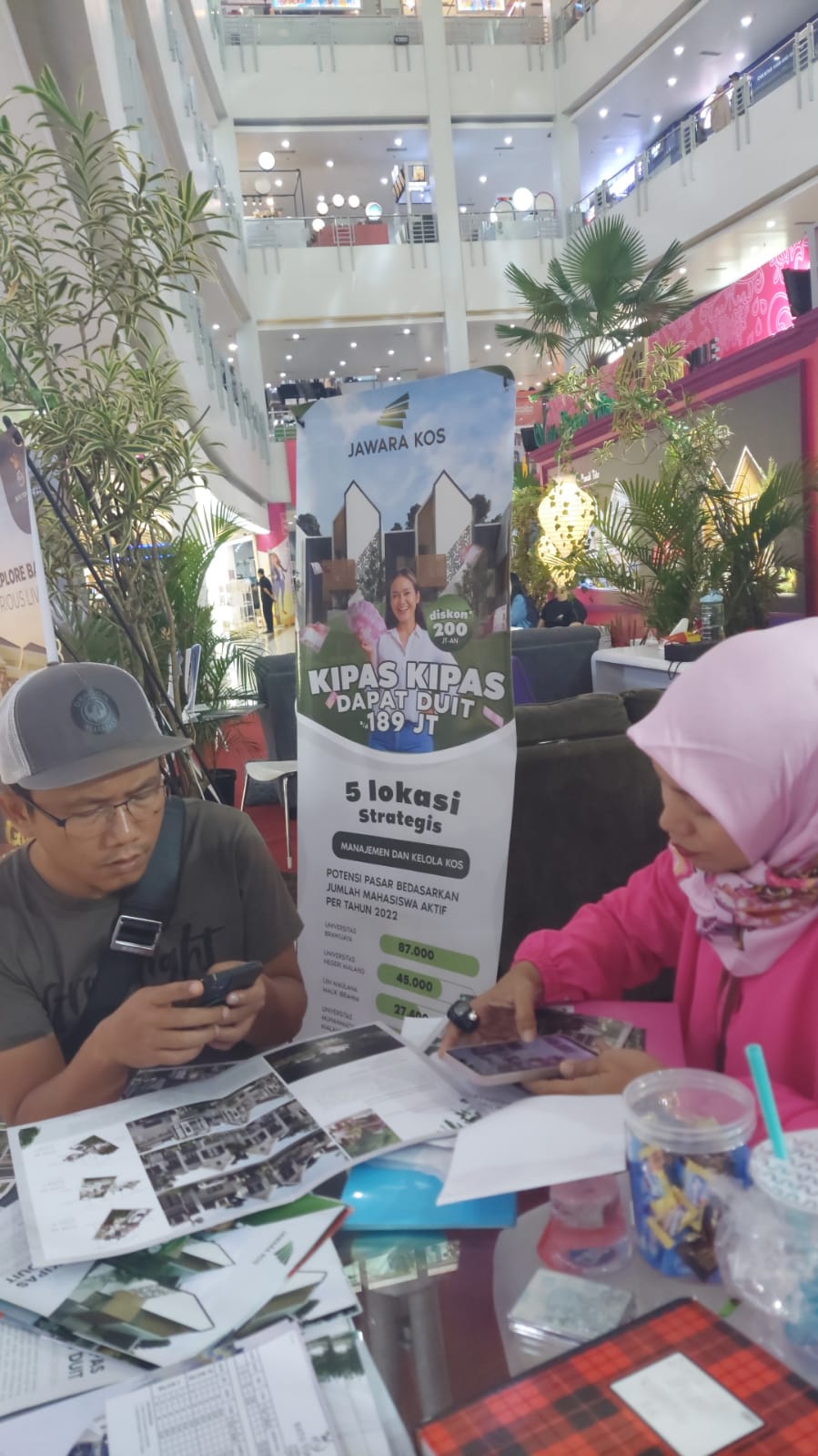 Kunjungan User Ke Stand Pameran Jawara Di MOG. Photo by wiwin