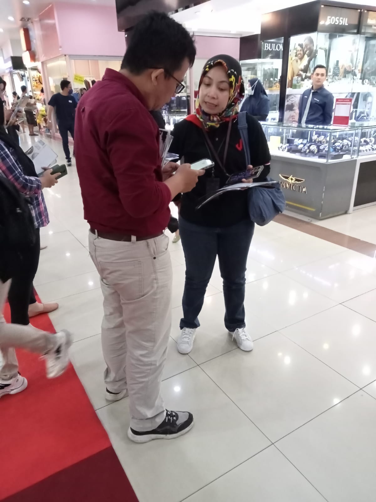 Kunjungan User Ke Stand Pameran Jawara Di MOG. Photo by yanti