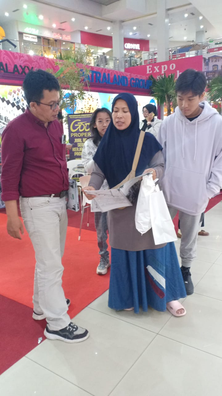 Kunjungan User Ke Stand Pameran Jawara Di MOG. Photo by fitri