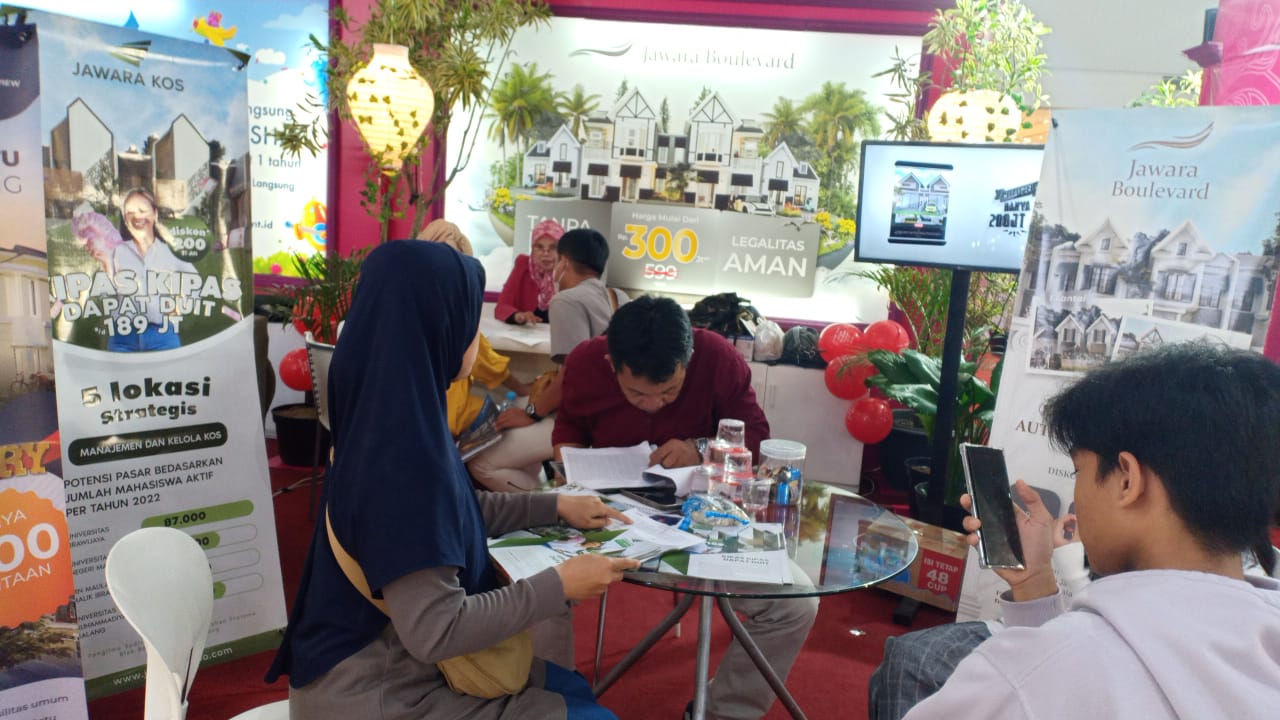 Kunjungan User Ke Stand Pameran Jawara Di MOG. Photo by fitri
