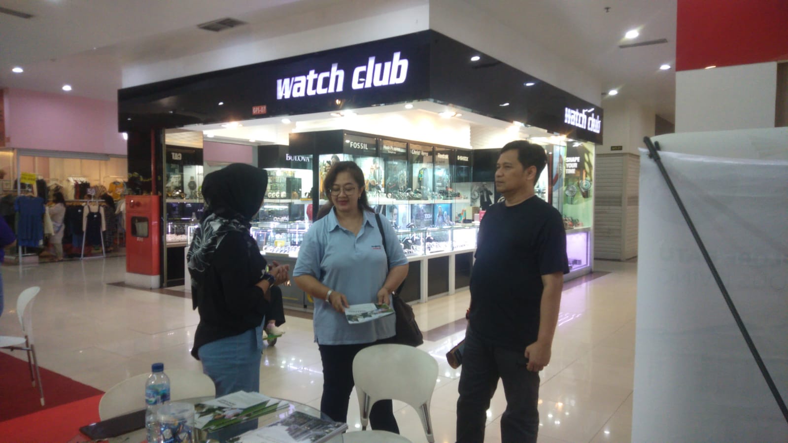 Kunjungan User Ke Stand Pameran Jawara Di MOG. Photo by anggraeni