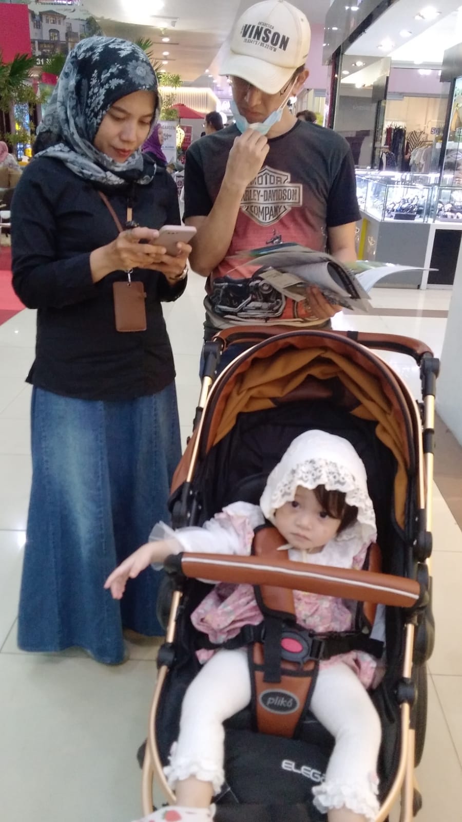 Kunjungan User Ke Stand Pameran Jawara Di MOG. Photo by evin