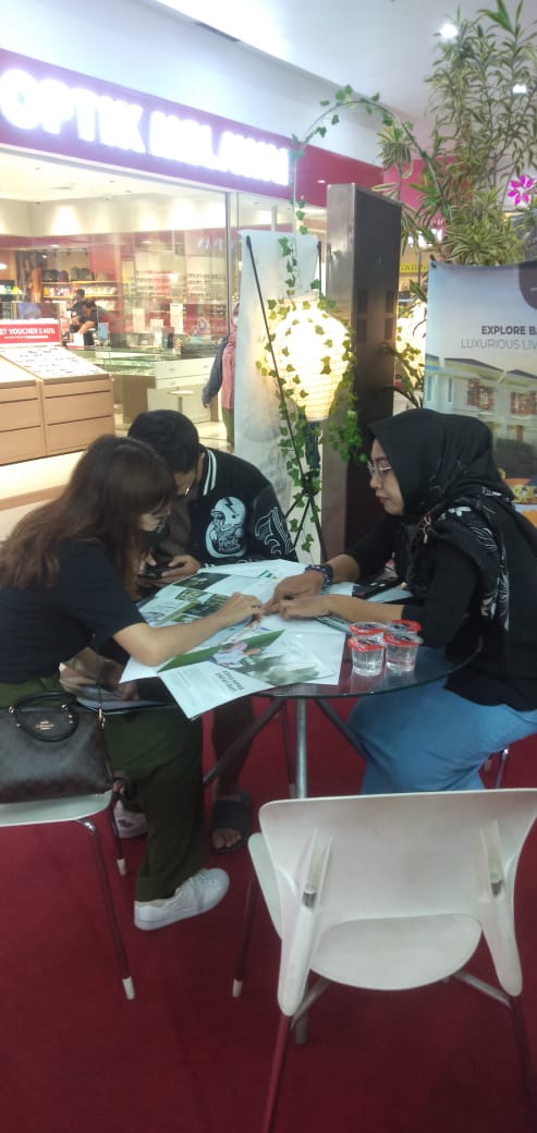 Kunjungan User Ke Stand Pameran Jawara Di MOG. Photo by anggraeni