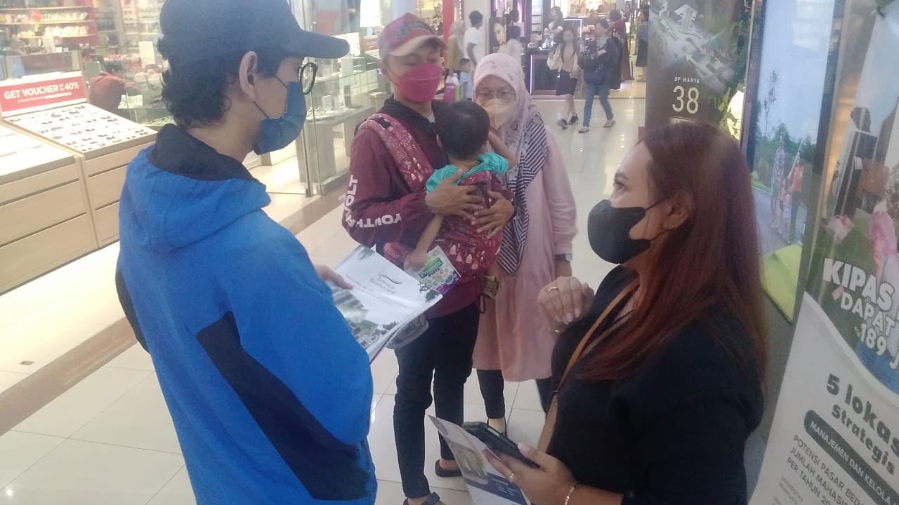 Kunjungan User Ke Stand Pameran Jawara Di MOG. Photo by evin