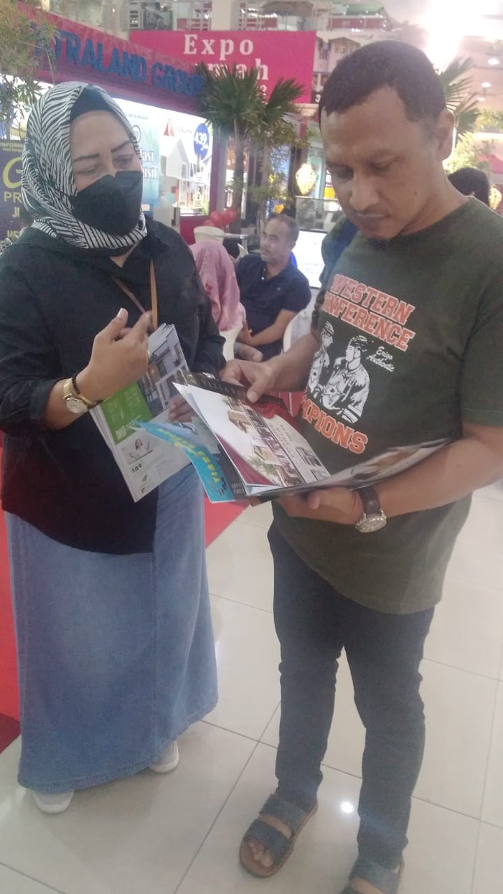 Kunjungan User Ke Stand Pameran Jawara Di MOG. Photo by evin