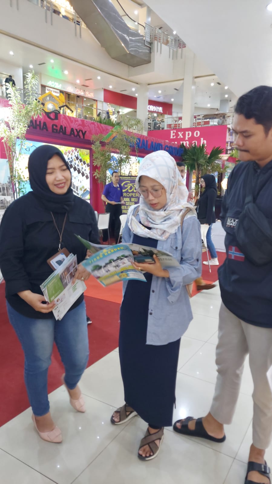 Kunjungan User Ke Stand Pameran Jawara Di MOG. Photo by wiwin