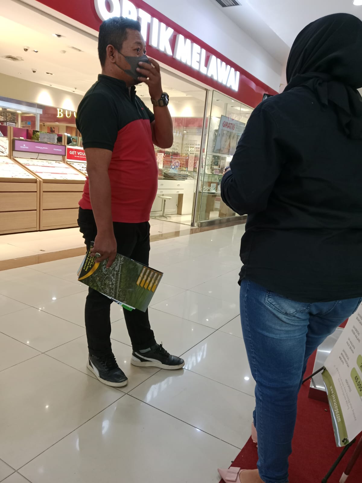 Kunjungan User Ke Stand Pameran Jawara Di MOG. Photo by chandra