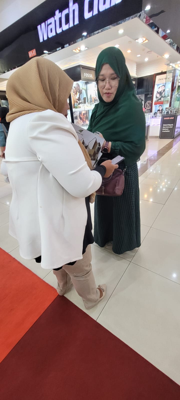 Kunjungan User Ke Stand Pameran Jawara Di MOG. Photo by hakim