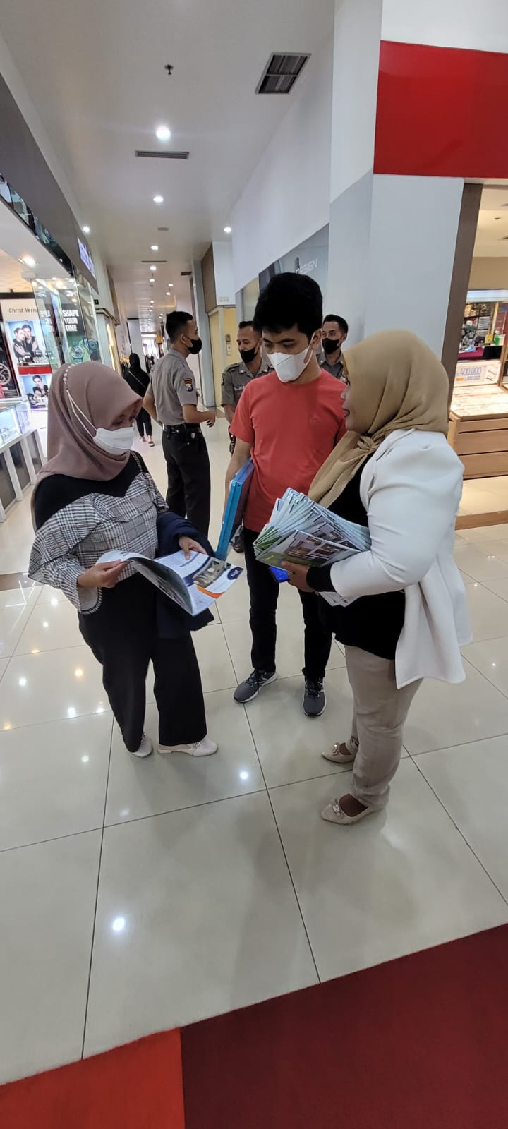 Kunjungan User Ke Stand Pameran Jawara Di MOG. Photo by hakim