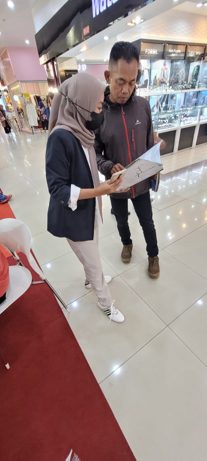 Kunjungan User Ke Stand Pameran Jawara Di MOG. Photo by hakim