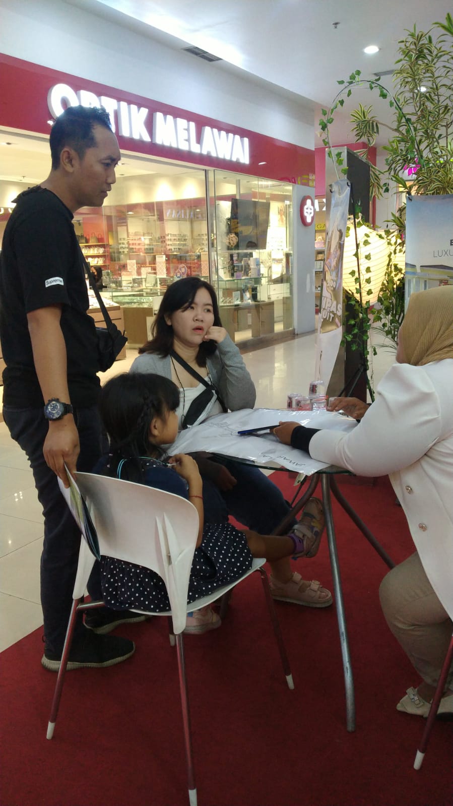 Kunjungan User Ke Stand Pameran Jawara Di MOG. Photo by ainun