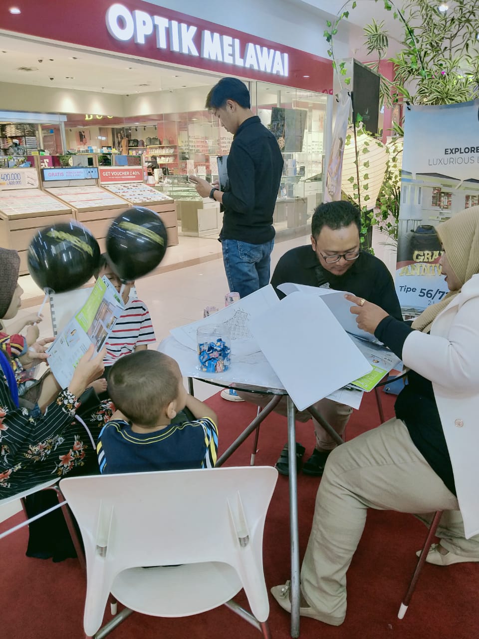 Kunjungan User Ke Stand Pameran Jawara Di MOG. Photo by ainun