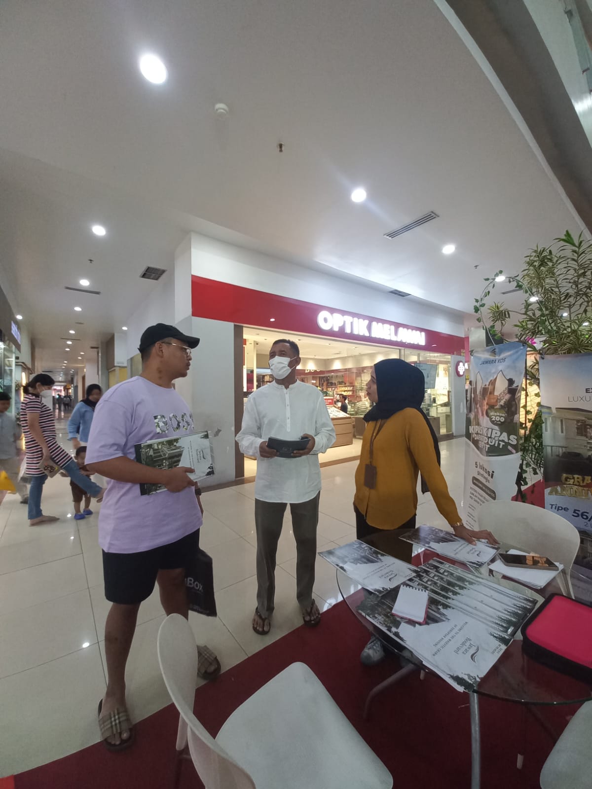 Kunjungan User Ke Stand Pameran Jawara Di MOG. Photo by desy