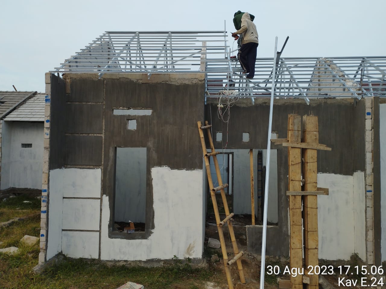 Progres bangun kavling E24 di Jawara Boulevard Langlang Singosari Malang. Photo by rahmad