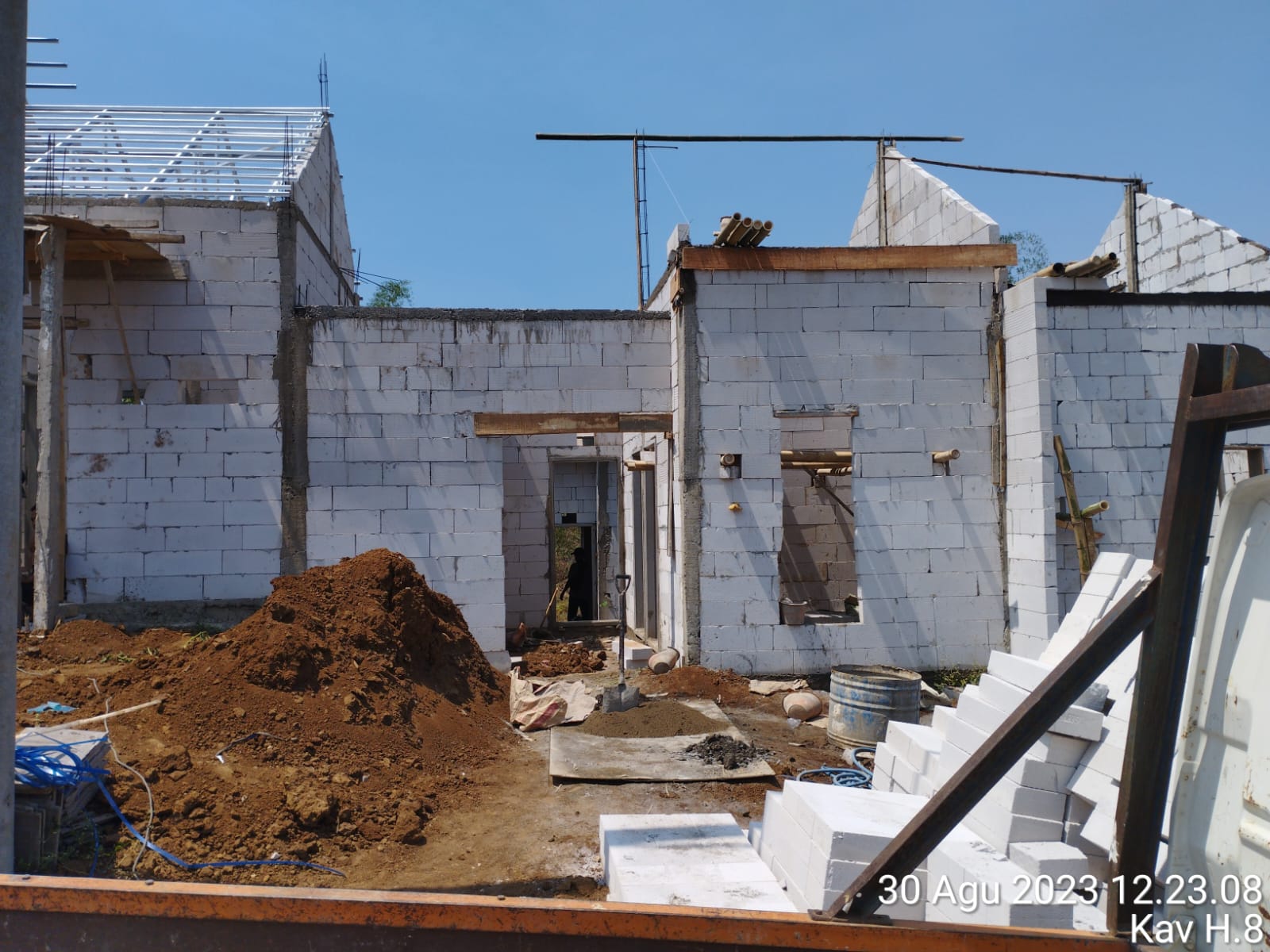 Progres update pembangun  Kavling H-8 di Jawara Boulevard Langlang Singosari Malang. Photo by rahmad