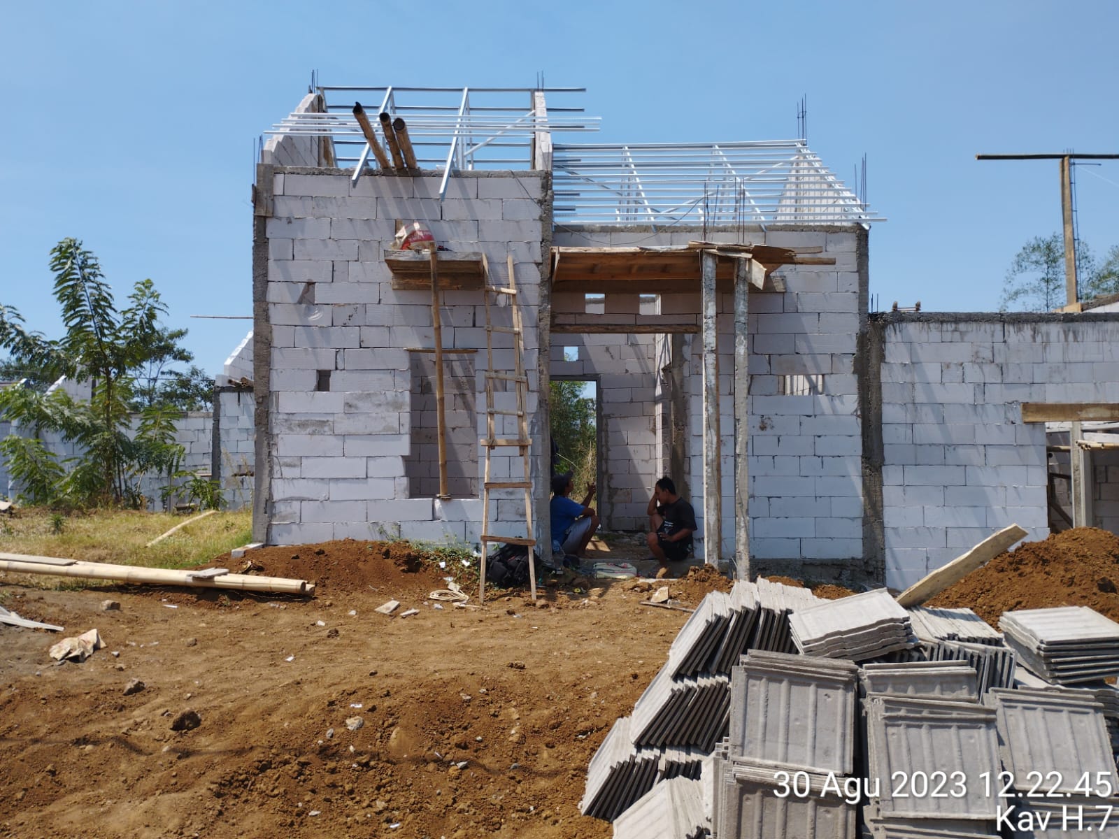 Progres update pembangun  Kavling H-7 di Jawara Boulevard Langlang Singosari Malang. Photo by rahmad