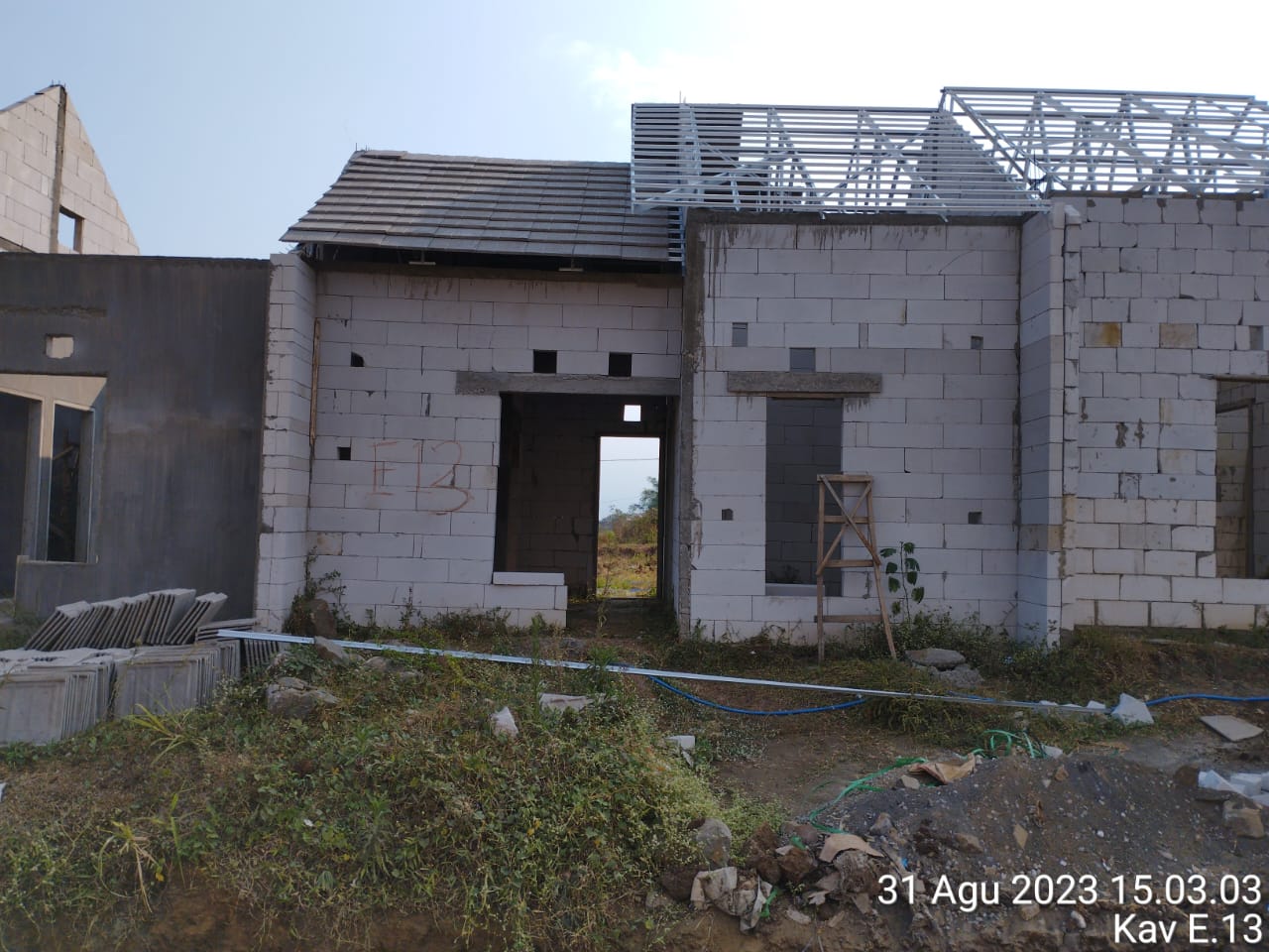 Progres update pembangun  Kavling E-13 di Jawara Boulevard Langlang Singosari Malang. Photo by rahmad