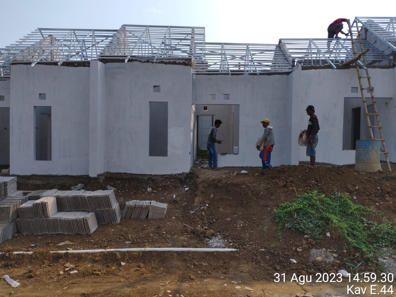 Progres update pembangun  Kavling E-44 di Jawara Boulevard Langlang Singosari Malang. Photo by rahmad