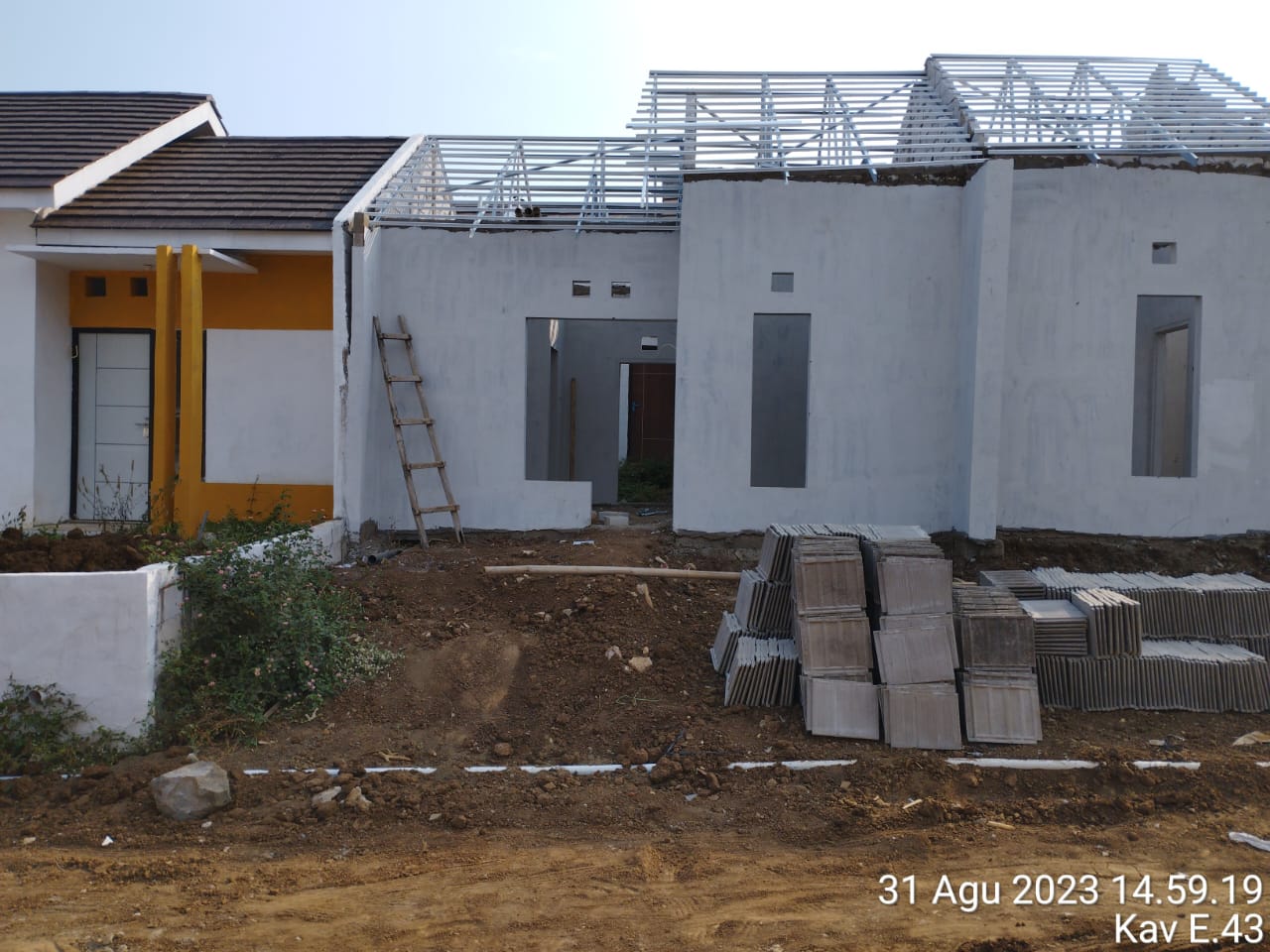 Progres update pembangun  Kavling E-43 di Jawara Boulevard Langlang Singosari Malang. Photo by rahmad