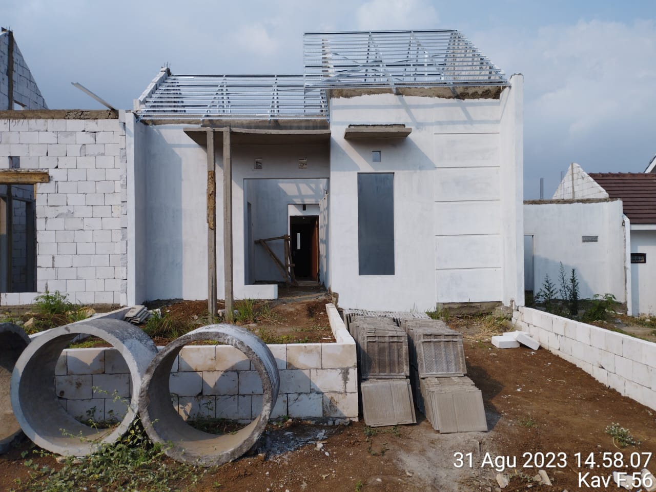 Progres update pembangun  Kavling F-56 di Jawara Boulevard Langlang Singosari Malang. Photo by rahmad