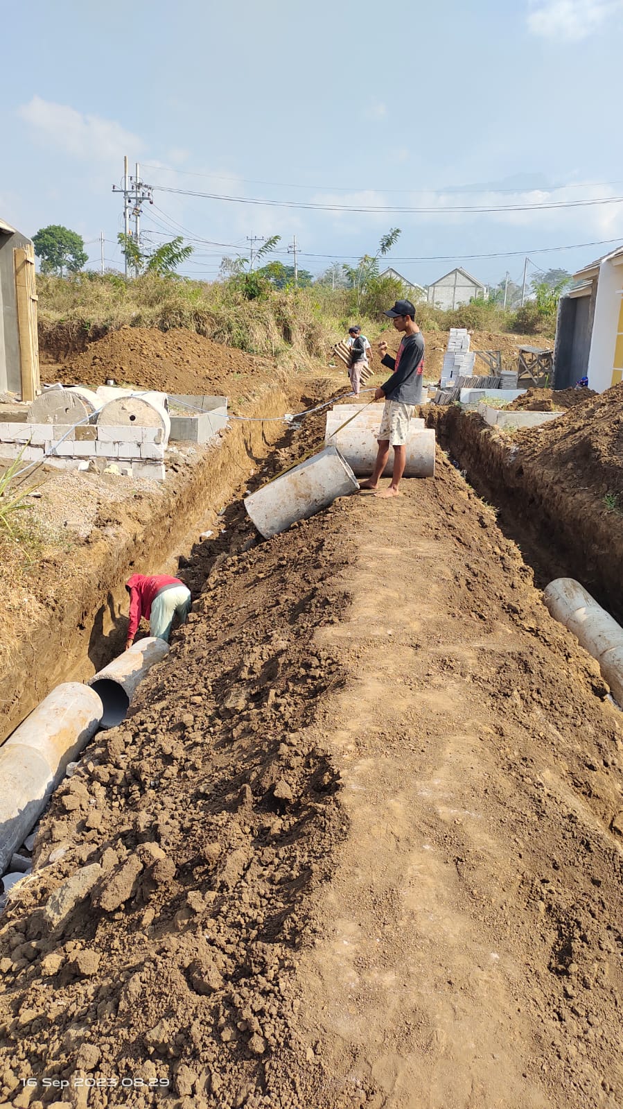 Progres update pembangun  Kavling E 16 di Jawara Boulevard Langlang Singosari Malang. Photo by rahmad