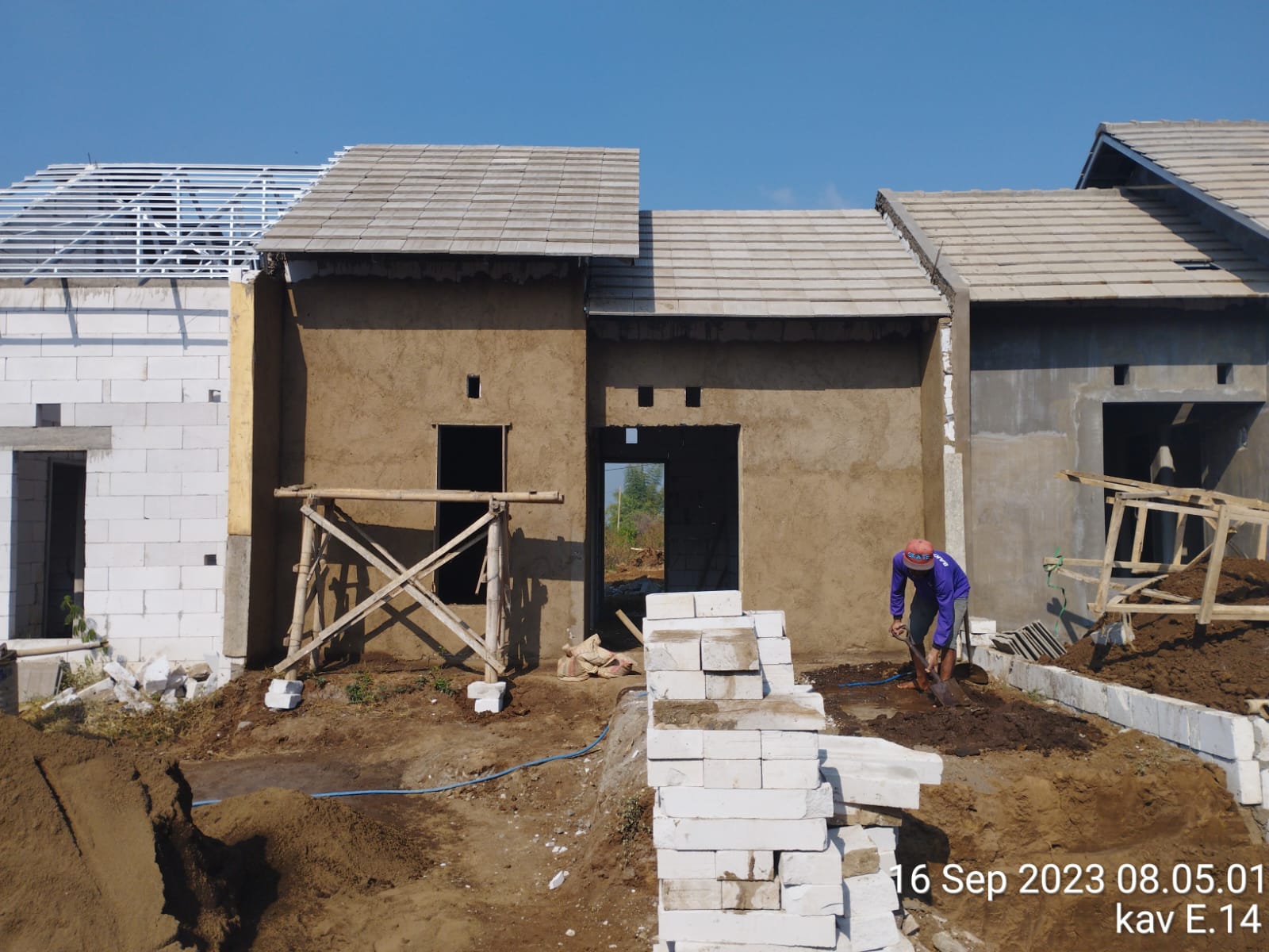 Progres update pembangun  Kavling E 14di Jawara Boulevard Langlang Singosari Malang. Photo by rahmad