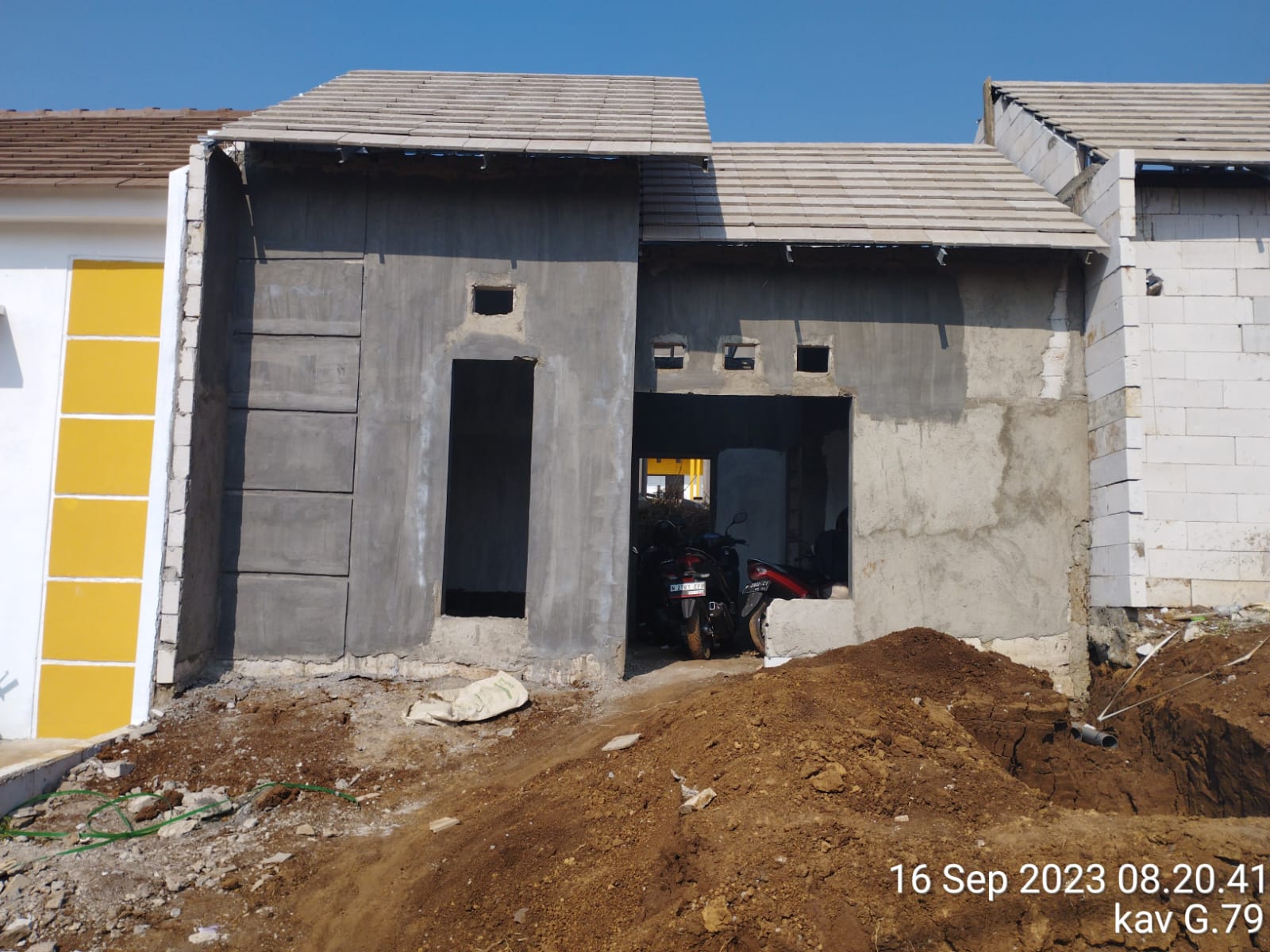 Progres update pembangun  Kavling G 79 di Jawara Boulevard Langlang Singosari Malang. Photo by rahmad