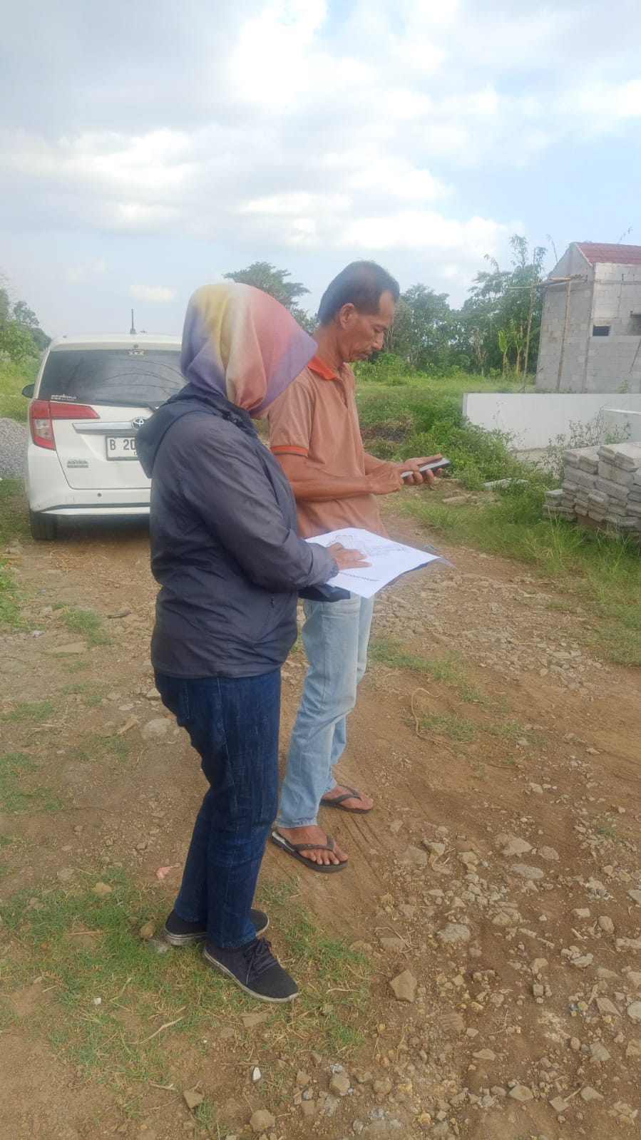 Kunjungan pembeli yang survey lokasi di Rumah Murah di Malang Pilihan Terbaik di Bawah 400 juta